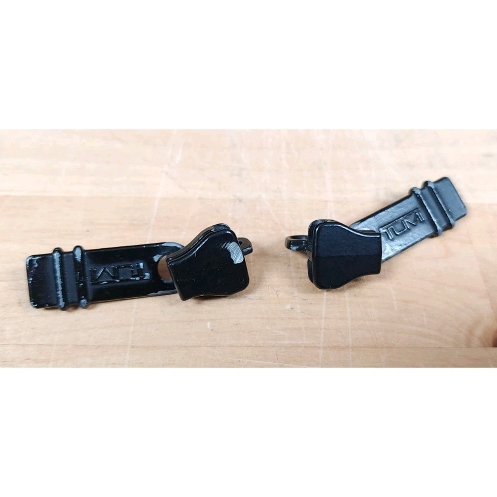 2x Genuine TUMI‎ Replacement Locking Zipper Pulls Sliders Black Metal 1/2" - Picture 2 of 3